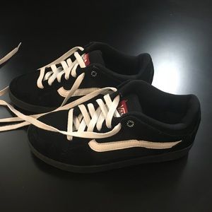 Men’s Vans - size 6.5 - Suede - Baxter